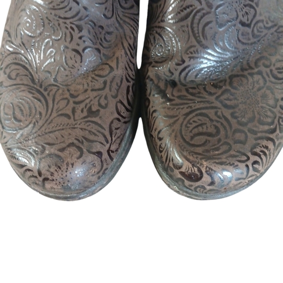 Dansko Brown Tooled Leather Clogs Slip On Shoes or Sling Back size 10-10.5 - Picture 3 of 11